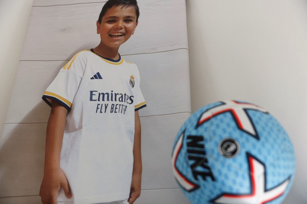 Guevara Ibrahim, de 11 anos, sonhava em ser jogador de futebol profissional — Foto: Jalaa MAREY / AFP