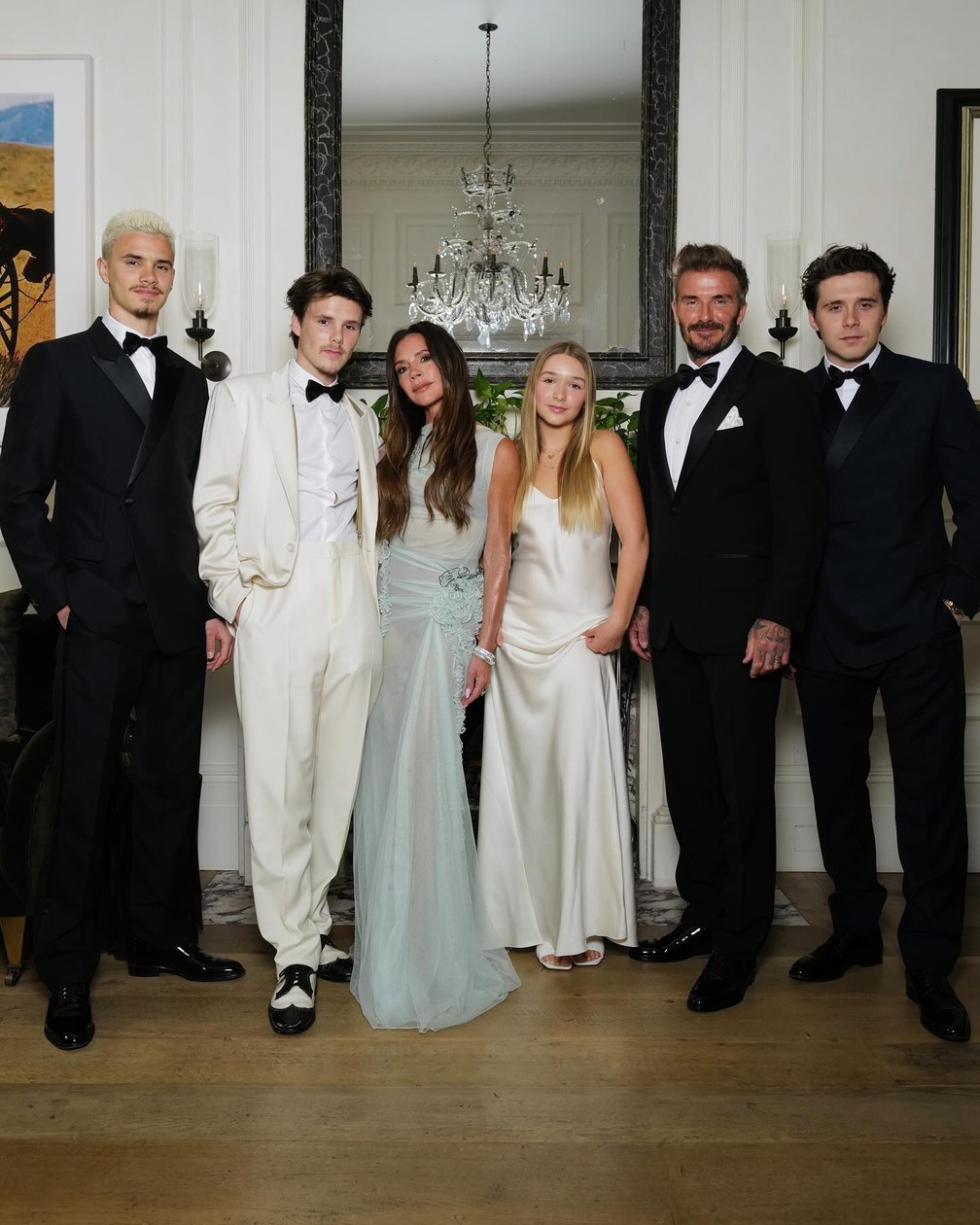 Família Beckham reunida para festa de aniversário de Victoria — Foto: Reprodução/Instagram
