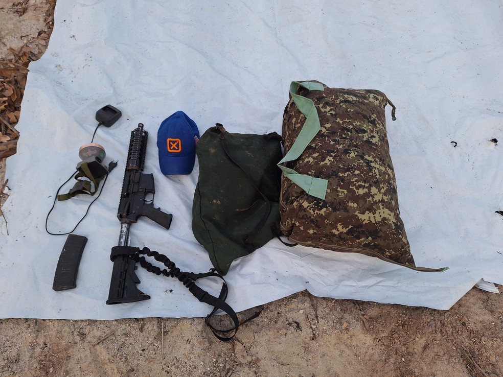 Força-tarefa apreende fuzil, munições e kit de internet starlink — Foto: Ibama