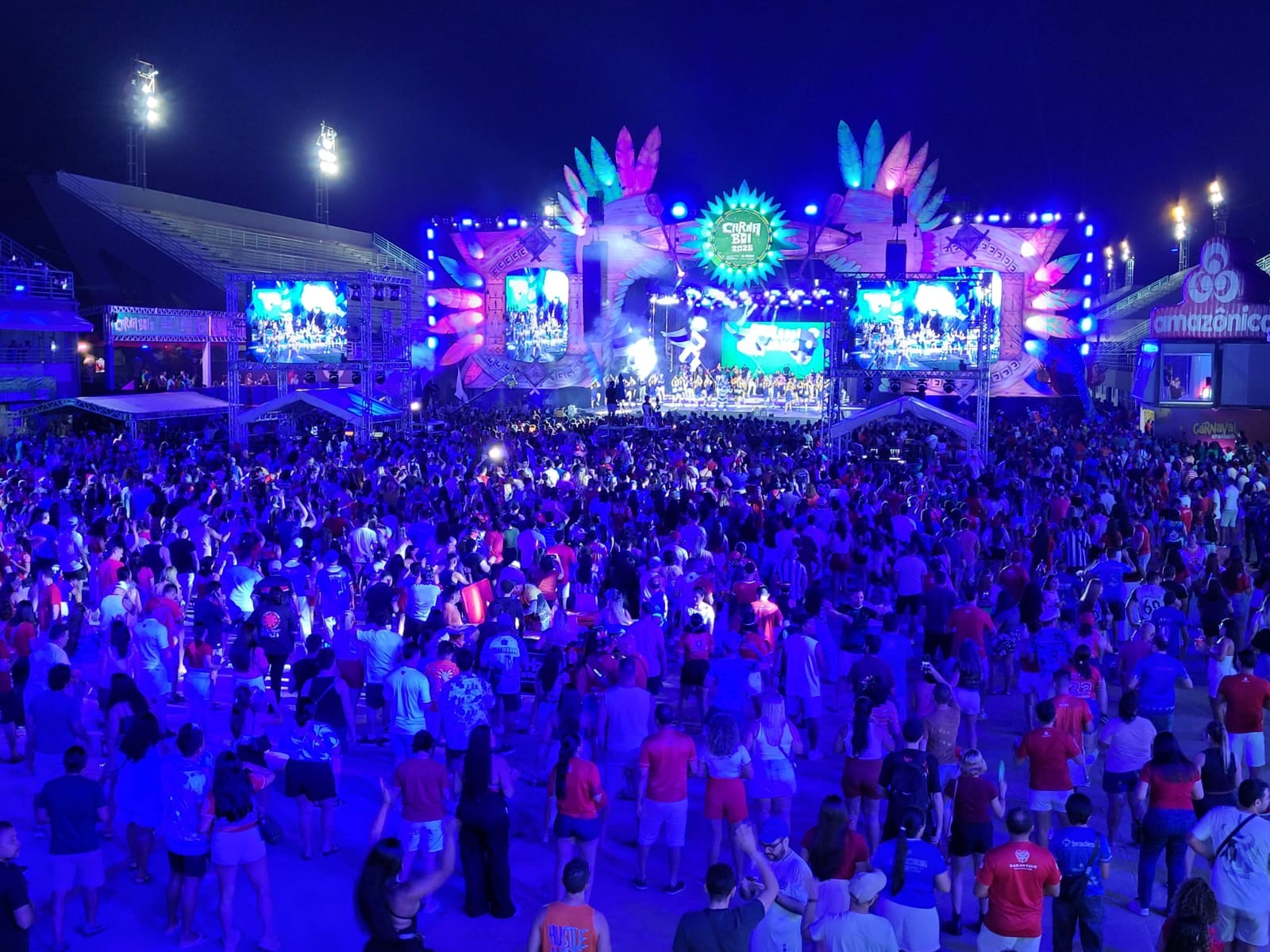 Carnaboi 2026 encerra com sucessos de Capricho e Garantido e multidão no Sambódromo de Manaus