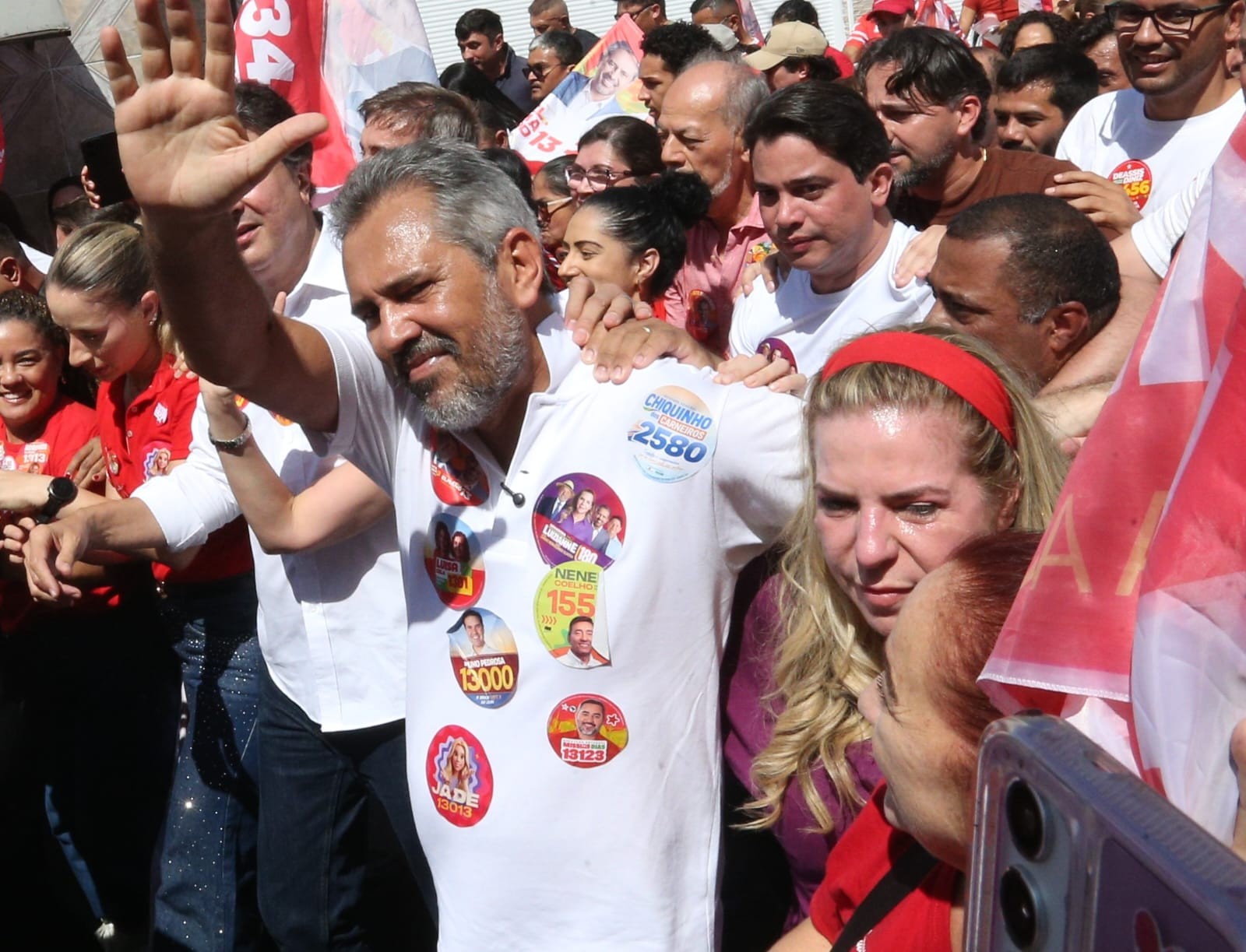 Elmano de Freitas promete avançar na criação de empregos e na interiorização da saúde no primeiro ato de campanha ao governo