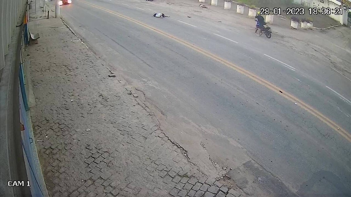 VÍDEO Motobabe morre após ser atingido por moto com dois motociclistas que faziam manobras