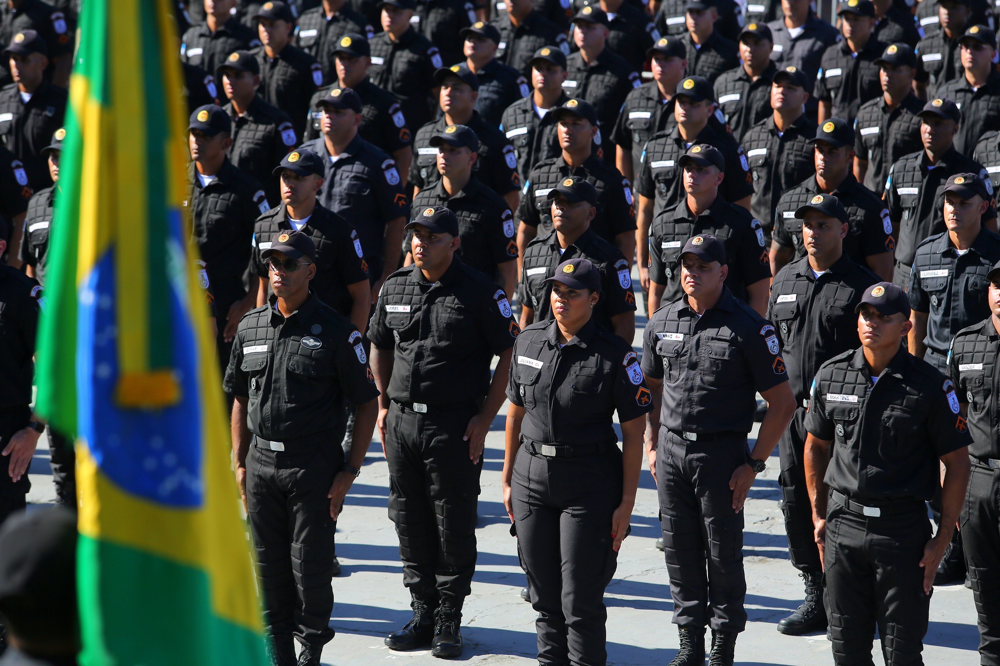 Pagar bônus de performance a policiais reduziu crimes no Rio