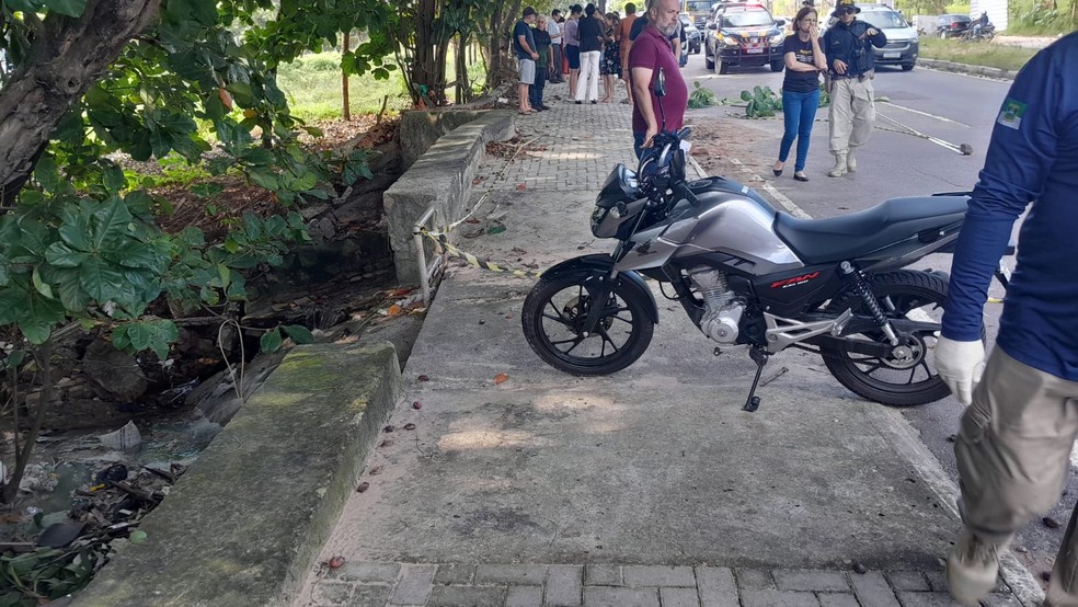Motociclista de 22 anos morreu na BR-226, em Natal &mdash; Foto: Thiago Cesar/Inter TV