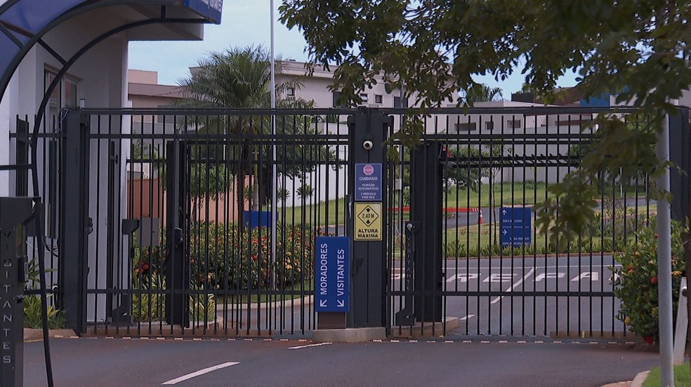 Endereço do empresário Eduardo Scatambulo Ribeiro, suspeito de dar golpe em clientes de banco digital Ribeirão Preto — Foto: Aurélio Sal/EPTV