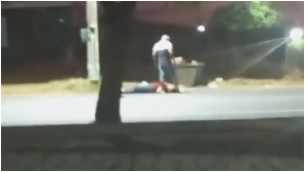Homem agride mulher com chutes e golpes de faca em Lavras da Mangabeira — Foto: Reprodução