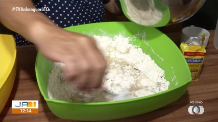 Cozinha do JA1: veja como preparar massa para salgados fritos e assados