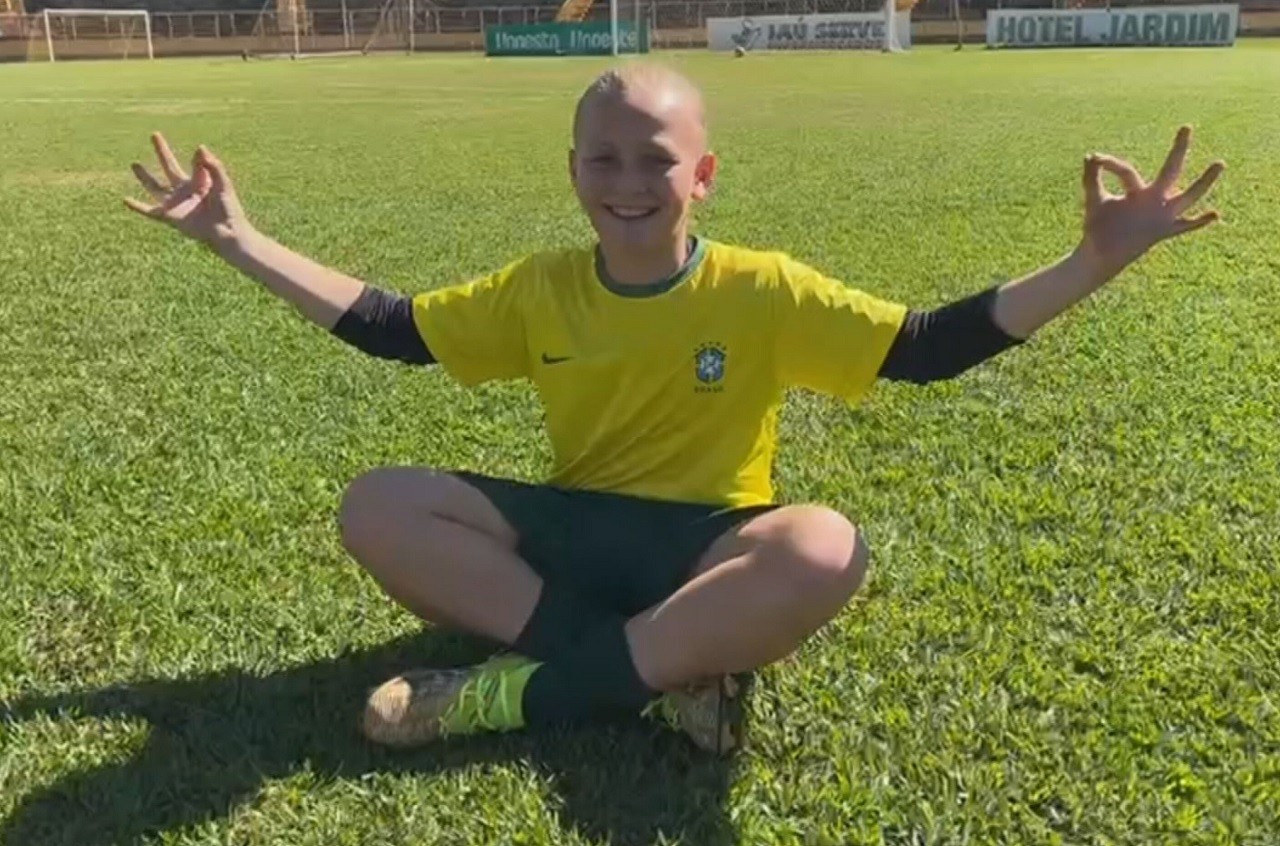Após viralizar nas redes, 'Mini Haaland' revela torcida para Brasil x Noruega: 'Sou fã dele, mas vou torcer pelo meu país'