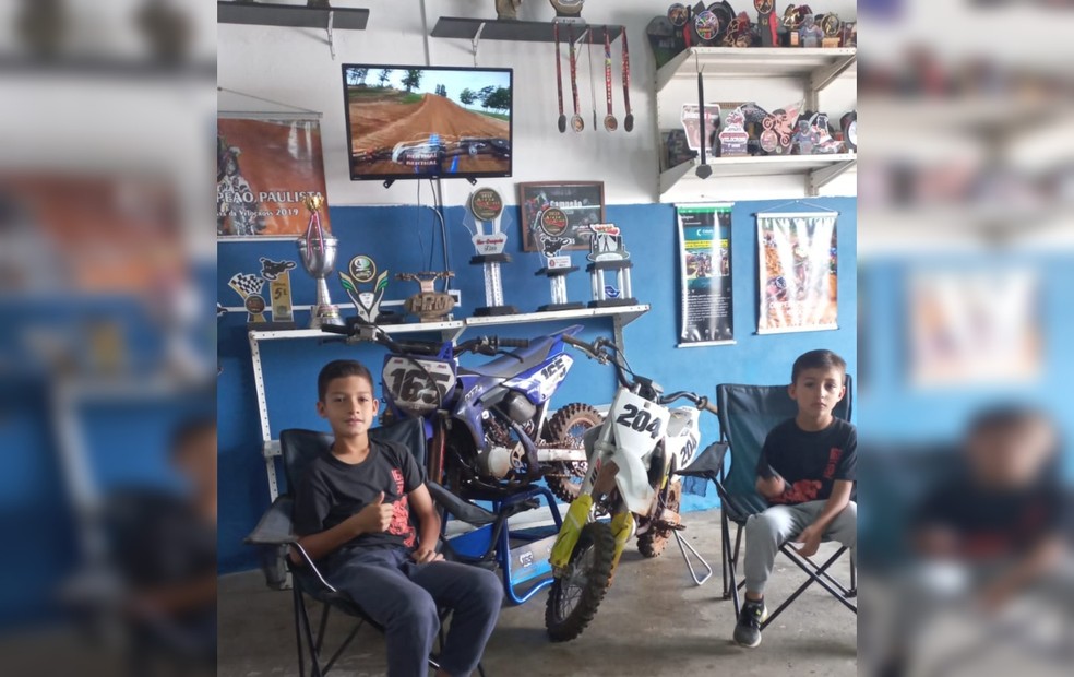 Irmãos conquistam mais de 300 troféus em competições de motocross infantil:  'Nasceram dentro do esporte', Itapetininga e Região