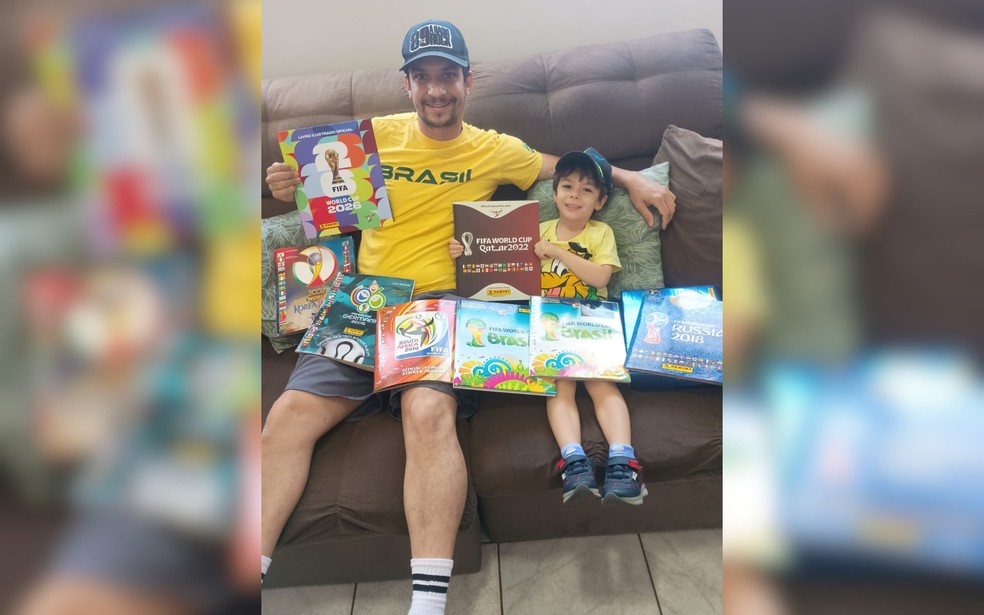 Colecionador de Rio Preto (SP) monta álbum da Copa de 2026 com o filho — Foto: Arquivo pessoal