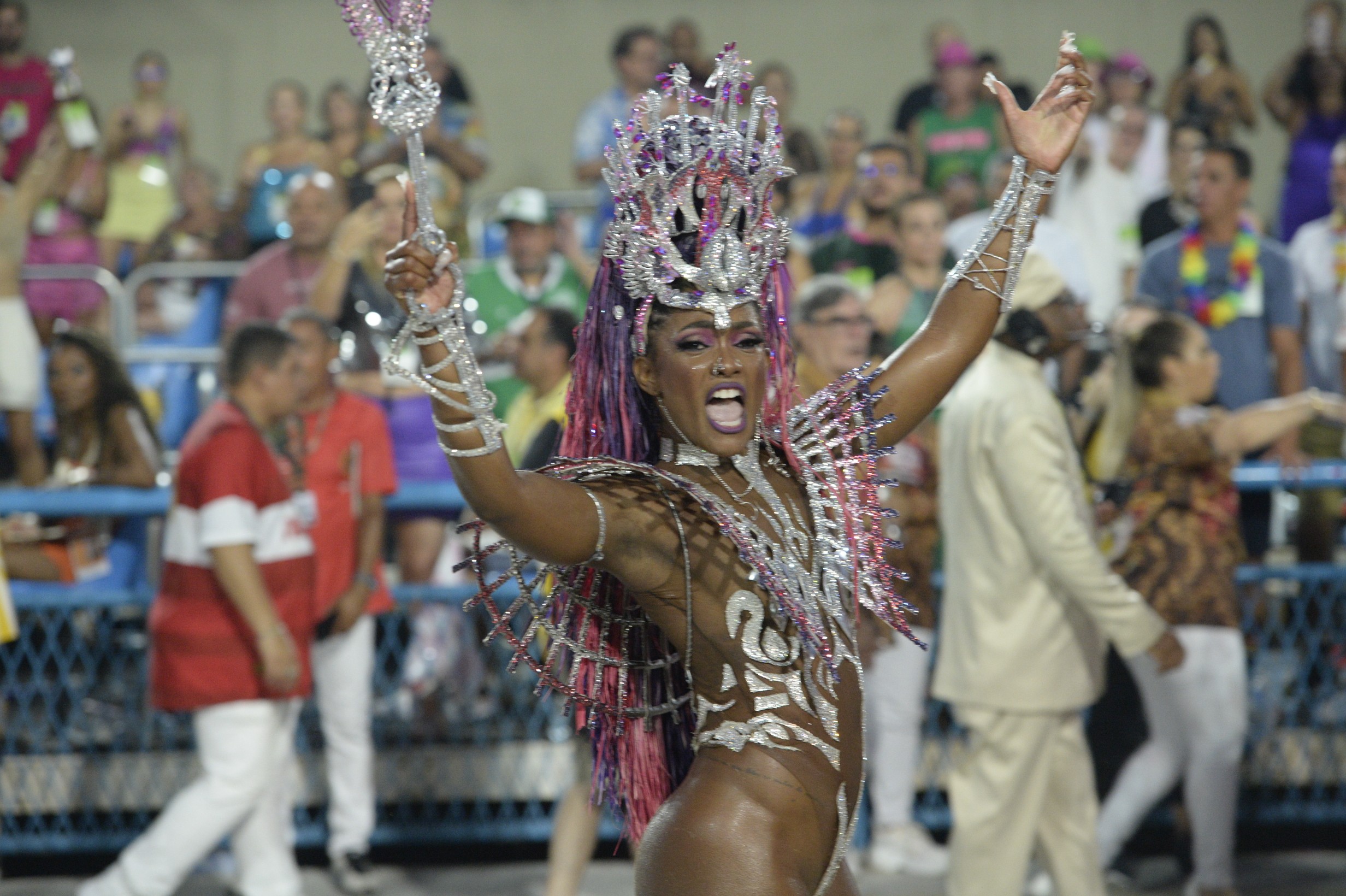 Erika Januza no desfile da Viradouro — Foto: Alex Ferro/Riotur