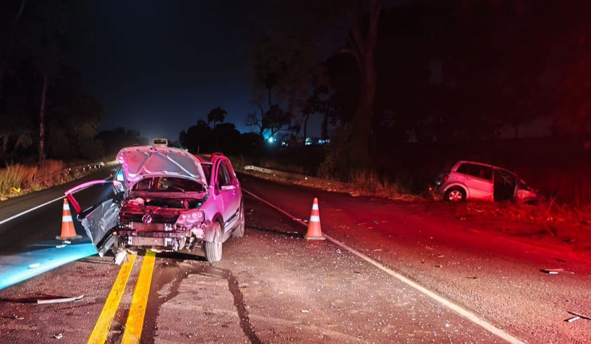 Motorista morre após batida entre carros na BR-153 em Onda Verde
