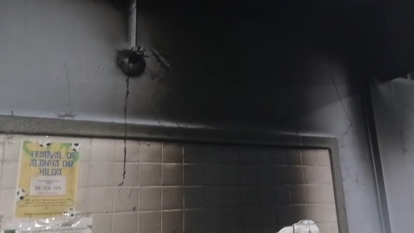 Ventilador de escola pega fogo e bombeiros são acionados na Serra