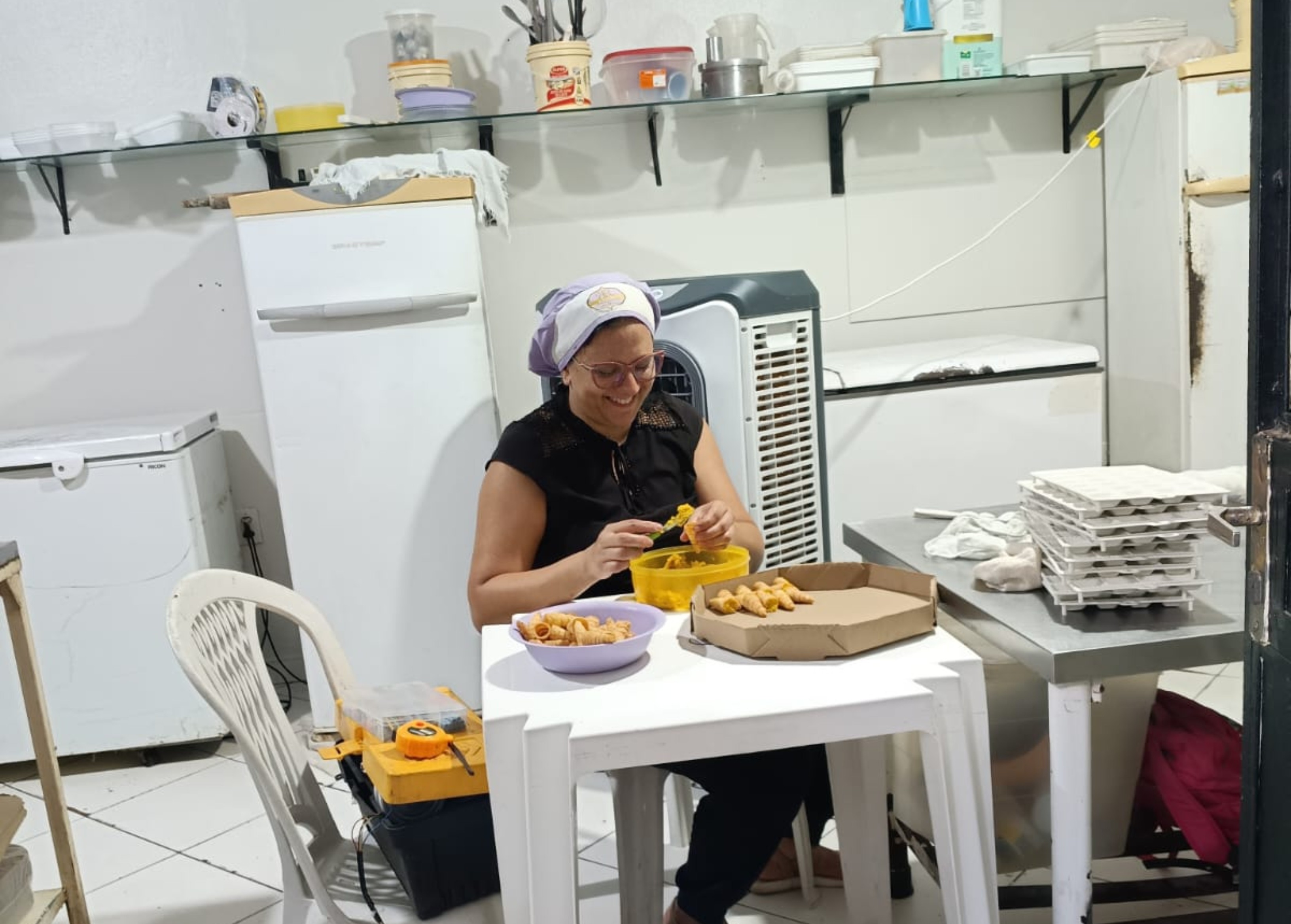 Irmãs tentam reconstruir fábrica e retomam produção de salgados após incêndio: 'Lá na frente vamos ganhar muito mais'