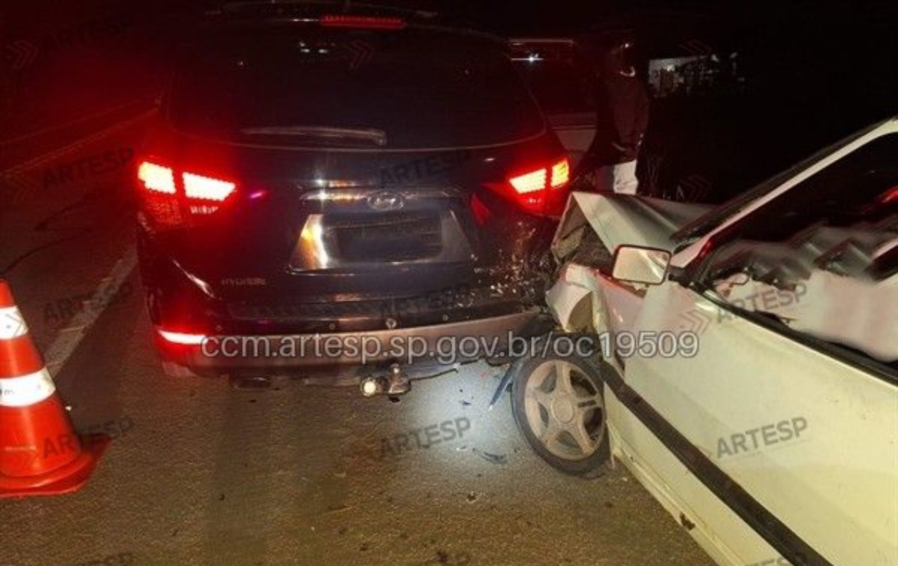Acidente entre dois carros deixa um morto em Piedade 