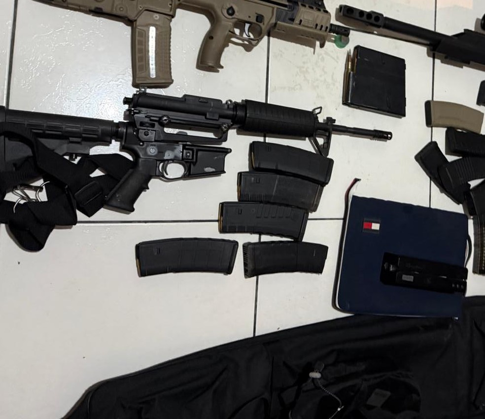 Deic desmonta base de quadrilha de roubos a residências e apreende arsenal de guerra na Zona Sul de SP — Foto: Divulgação