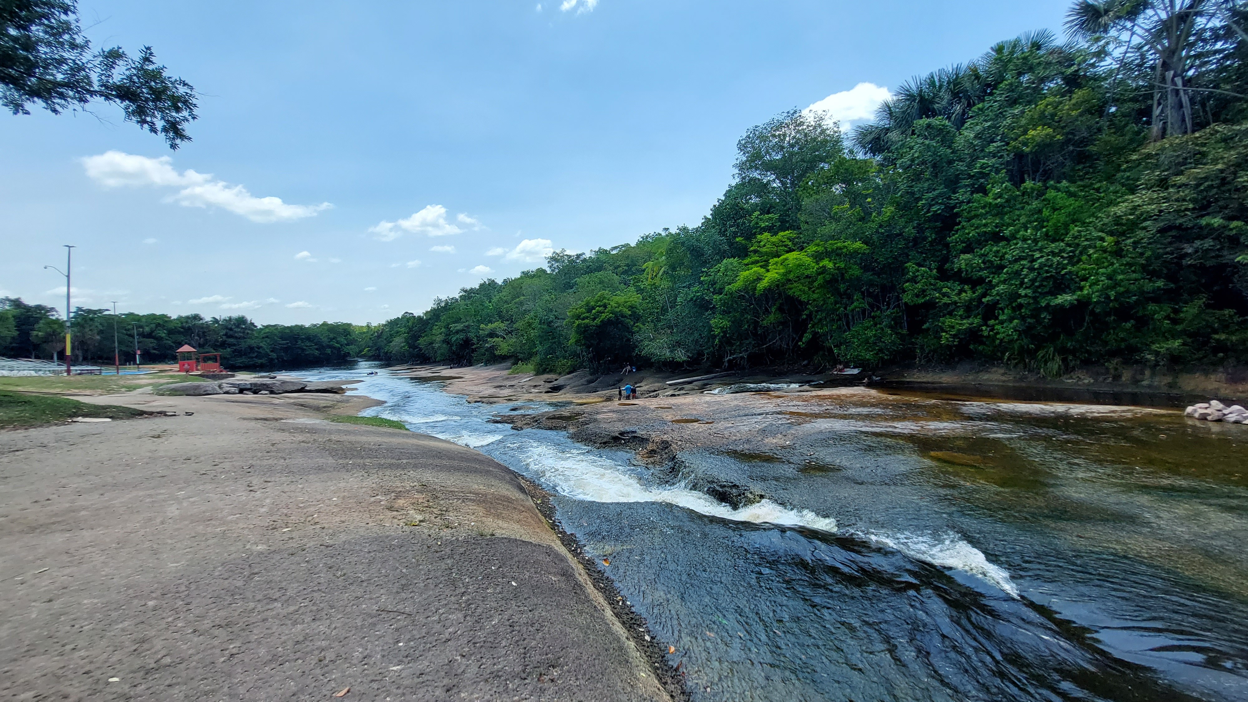 Jovem morre afogado após mergulhar em corredeira no interior do Amazonas