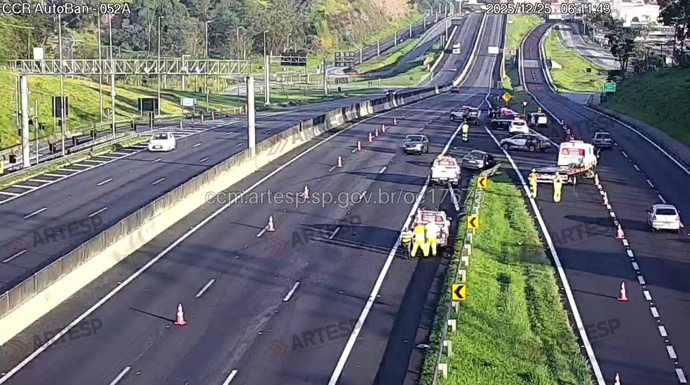 Acidente interditou duas faixas da rodovia Anhanguera (SP-330), em Jundiaí (SP) — Foto: Divulgação/Artesp