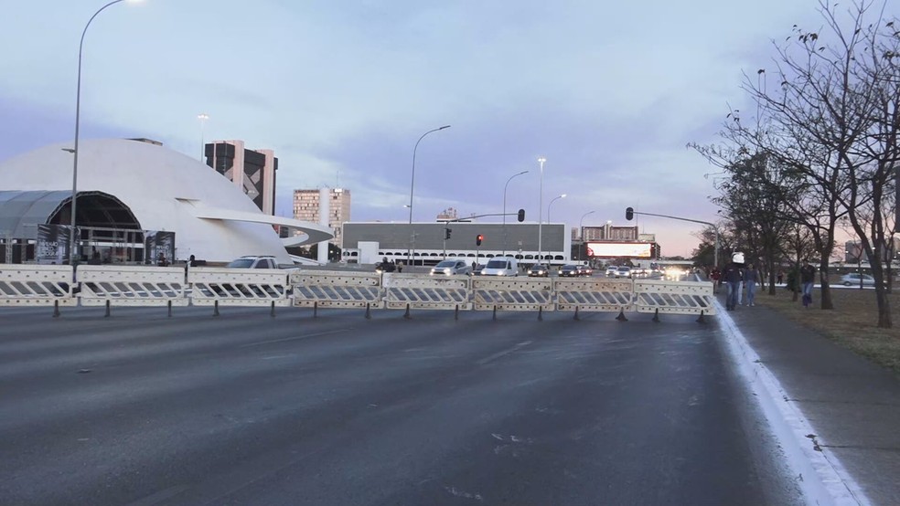 Esplanada dos Ministérios está fechada, na manhã desta quarta-feira (16), por causa da Marcha das Margaridas — Foto: TV Globo/Reprodução