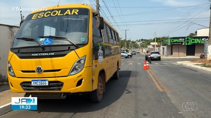 Batida entre ônibus escolar e moto deixa um morto em Gurupi