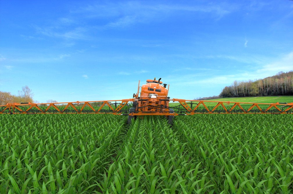 1 de 1
O pulverizador Uniport em ação com a tecnologia BalanceControl, que mantém a estabilidade das barras para uma aplicação uniforme e de alta densidade em todo o talhão — Foto: Jacto/Divulgação