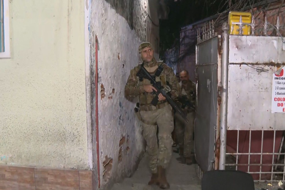 Quatro pessoas são presas em operação em 8 estados e no DF contra quadrilha que compartilhava imagens íntimas de menores em redes sociais — Foto: Reprodução/ TV Globo