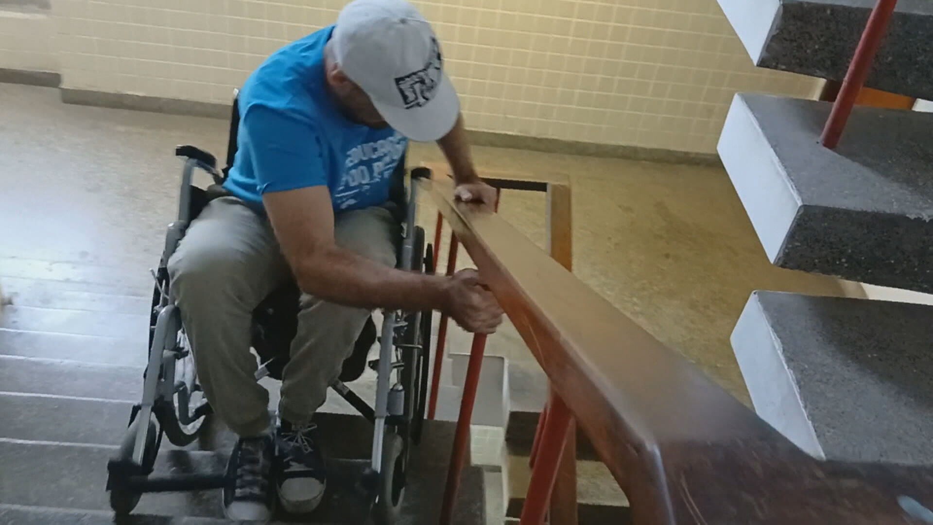 Estudantes com deficiência enfrentam barreiras na UFRJ por falta de acessibilidade