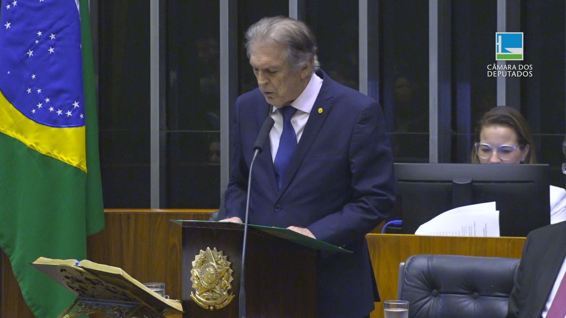 Deputado defende 'exterminar' tubarões após incidentes em PE; medida causaria desequilíbrio ambiental, alertam especialistas