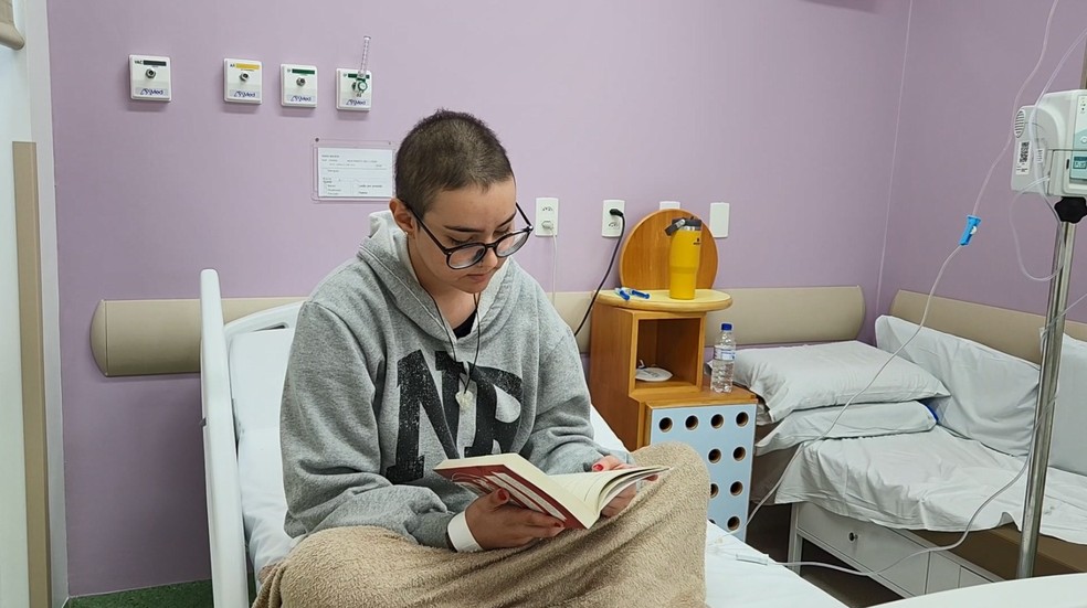 Jovem que realizou prova do Enem no hospital sonha com ingresso no curso de medicina — Foto: Hospital Amaral Carvalho/Divulgação