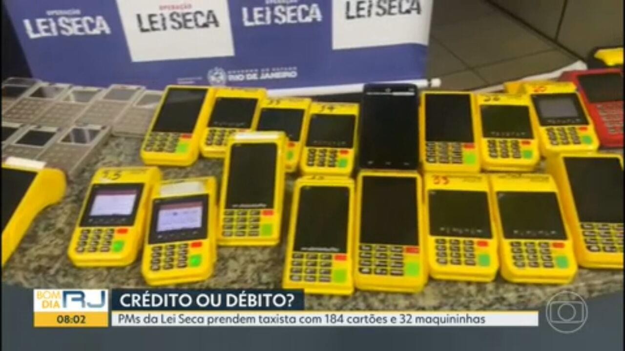 Taxista é preso com 184 cartões e 32 maquininhas por agentes da Lei Seca