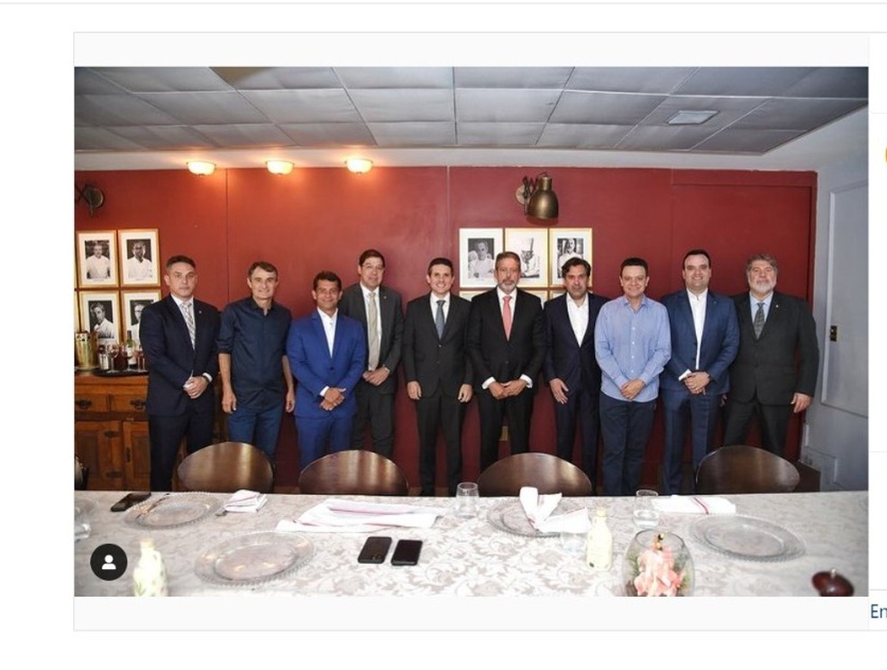 Hugo Motta (à esquerda de Lira na foto) recebeu o presidente da Câmara em celebração de aniversário — Foto: Divulgação