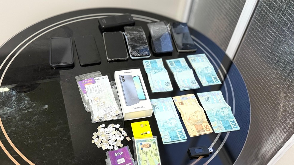 Itens apreendidos durante a operação da PCDF — Foto: reprodução