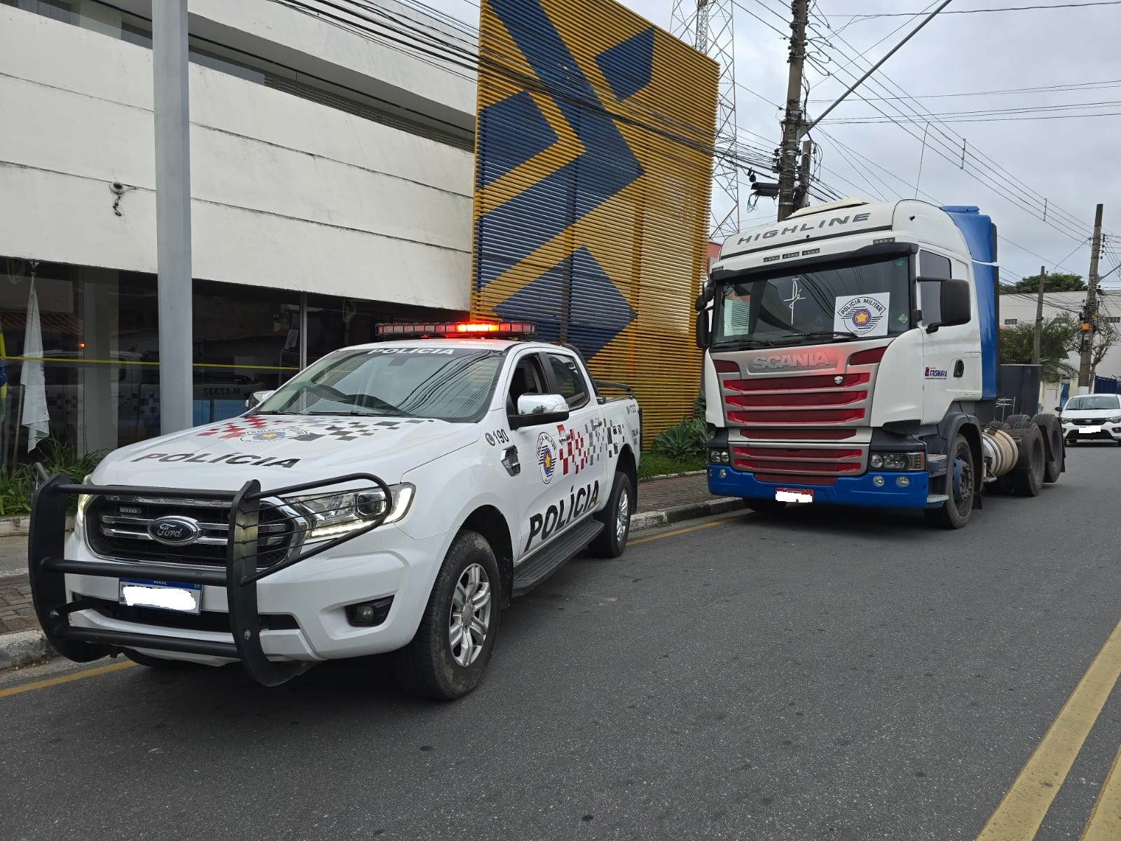 Caminhão roubado em Itapecerica da Serra é recuperado em Guararema, diz polícia