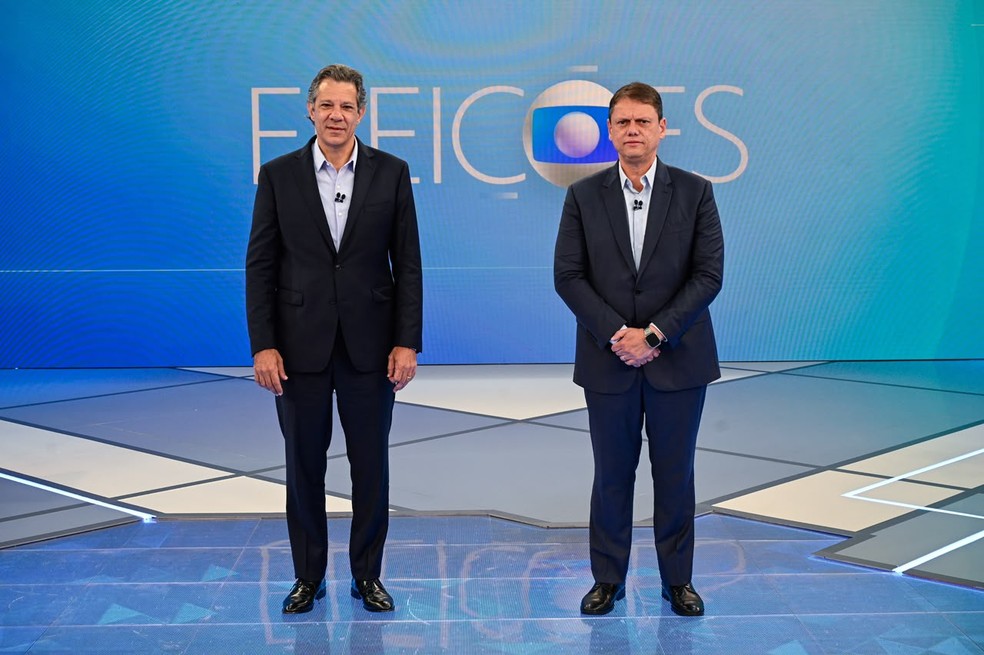 2 de 2
Os candidatos Fernando Haddad (PT) e Tarc&iacute;sio de Freitas (Republicanos) no est&uacute;dio da TV Globo para participar do debate entre candidatos ao governo de S&atilde;o Paulo &mdash; Foto: Bob Paulino/Globo