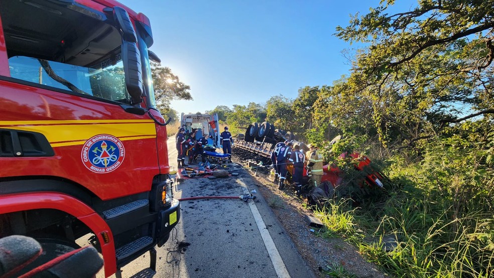 Acidente aconteceu na madrugada desta segunda (26) — Foto: Corpo de Bombeiros/Divulgação