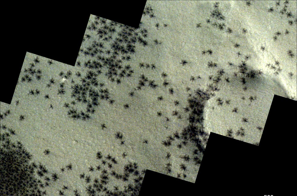 Formações na superfície de Marte resultam do gelo que, com a mudança do inverno para a primavera marciana, libera gás carbônico em formas que se assemelham a aranhas. — Foto: ESA