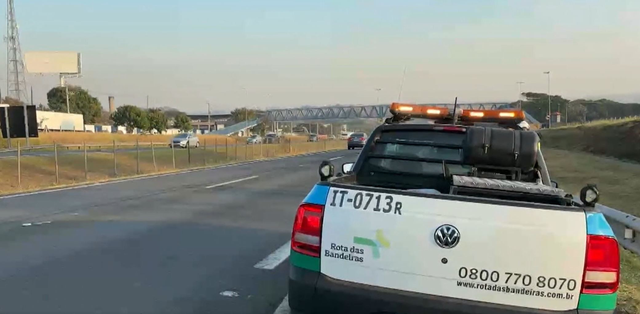 Homem morre atropelado ao lado de passarela em rodovia de Campinas