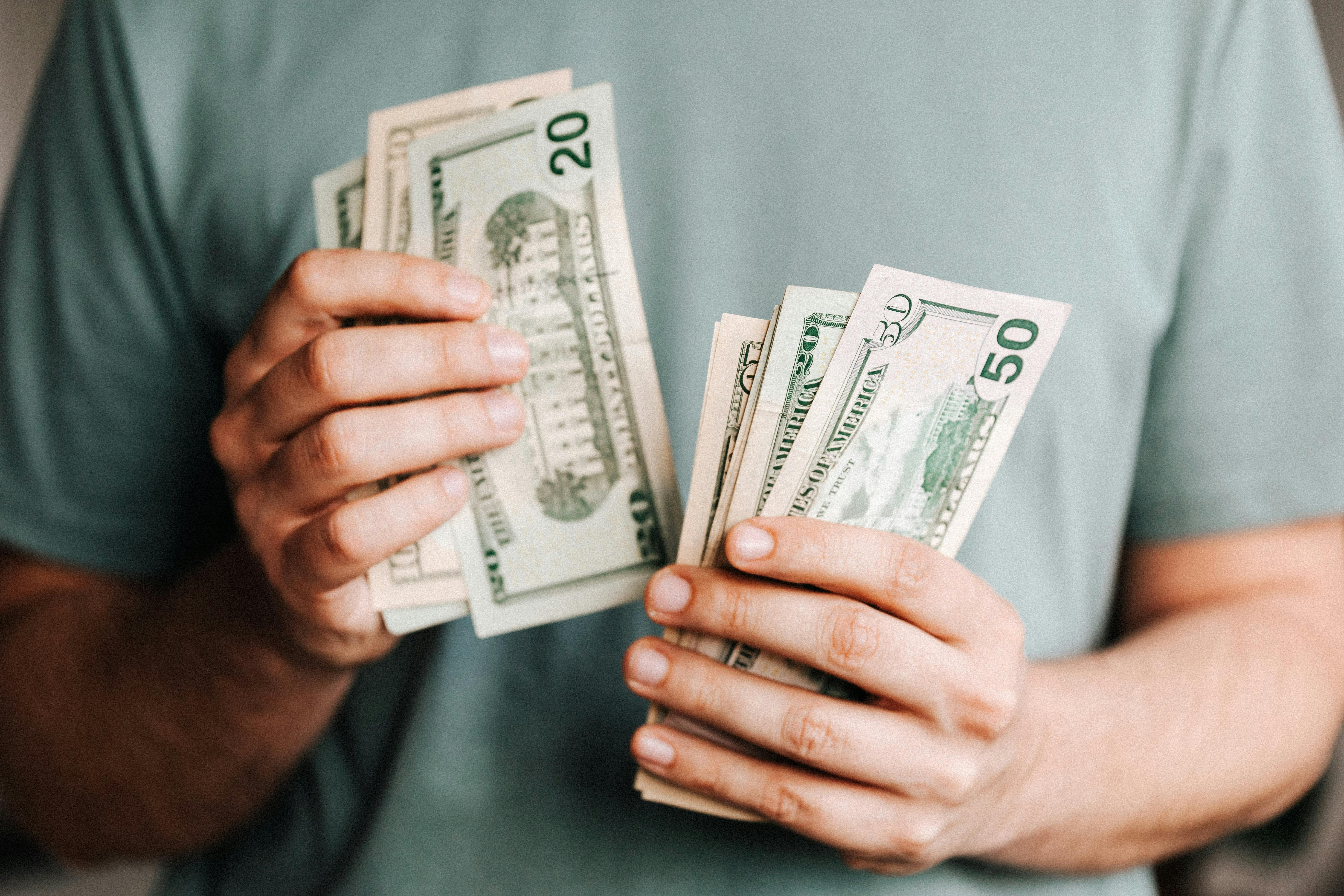 Dólar cae a R$ 5,14 y Ibovespa sube 1,31% en medio de tensiones