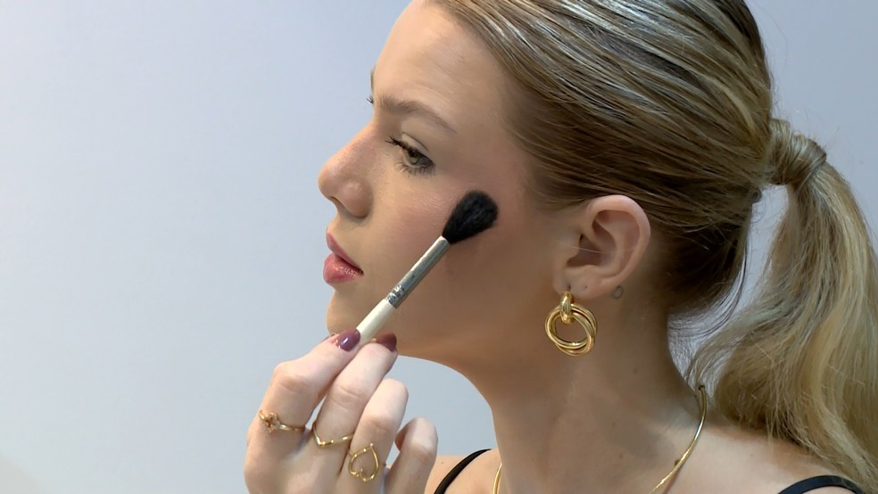 Miss perde 75 kg, deixa obesidade para trás e hoje compartilha vida fitness nas redes sociais — Foto: Reprodução/ TV Gazeta