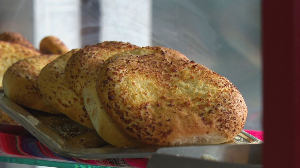 Pão boliviano produzido por Angela Mamani — Foto: Hermínio Bernardo/TV Globo