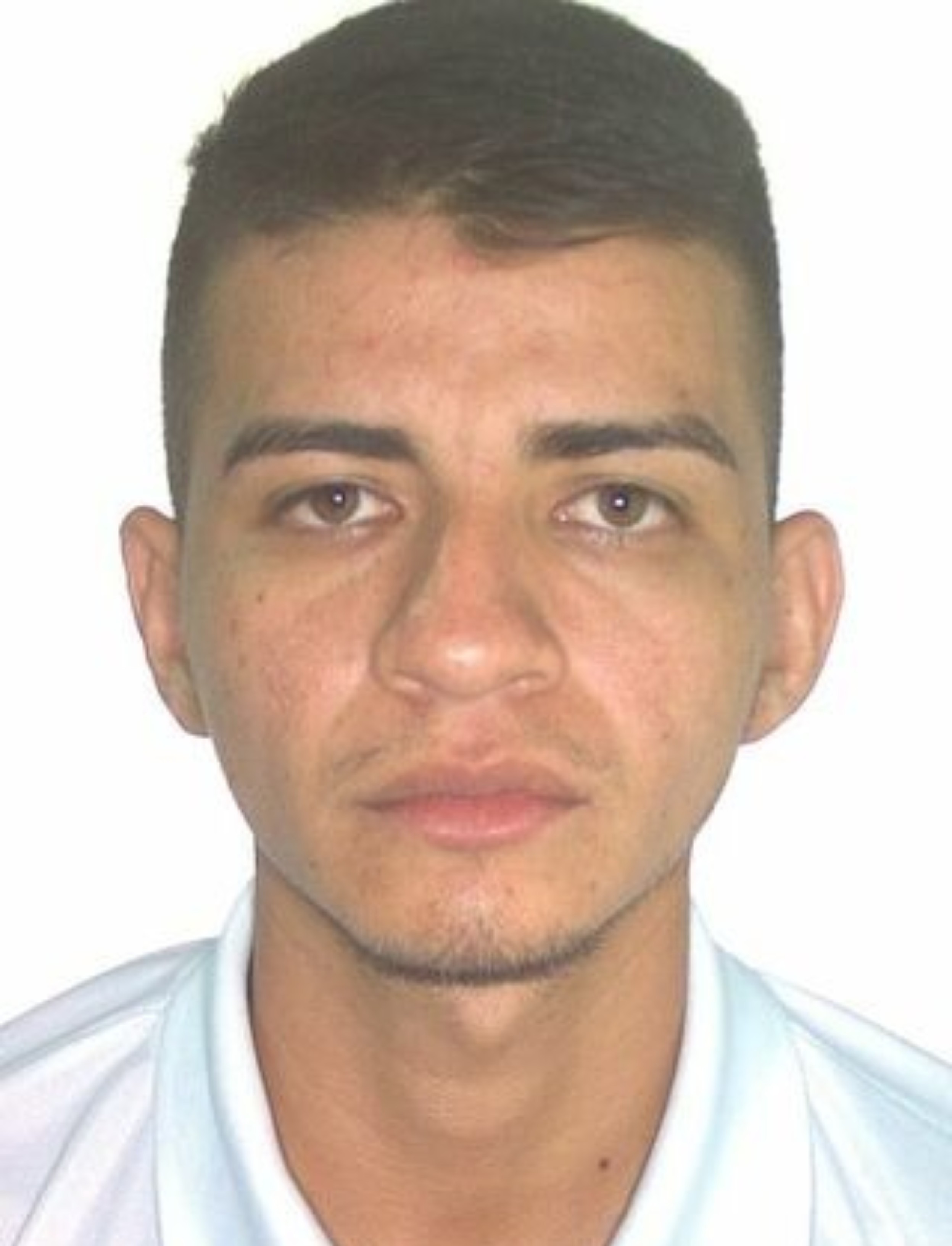 Jovem morre após perder controle de moto e bater em árvore 