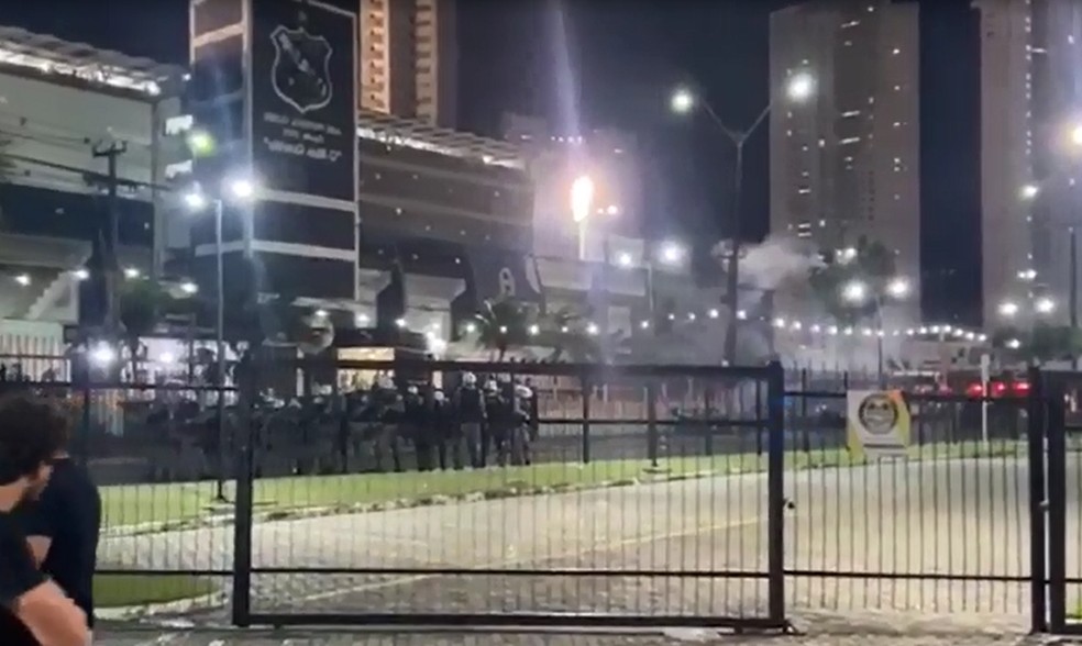 Policial militar de Pernambuco foi preso no entorno do estádio Frasqueirão em Natal — Foto: Reprodução