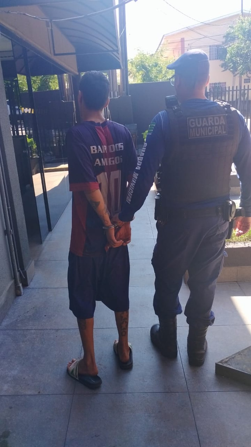 Suspeito de matar a namorada a tiros no Mato Grosso do Sul é preso no Paraná — Foto: Guarda Municipal de Toledo