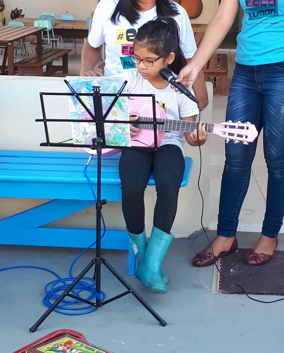 Desde muito pequena, Ana Joyce demonstrou grandes habilidades com instrumentos — Foto: Arquivo pessoal
