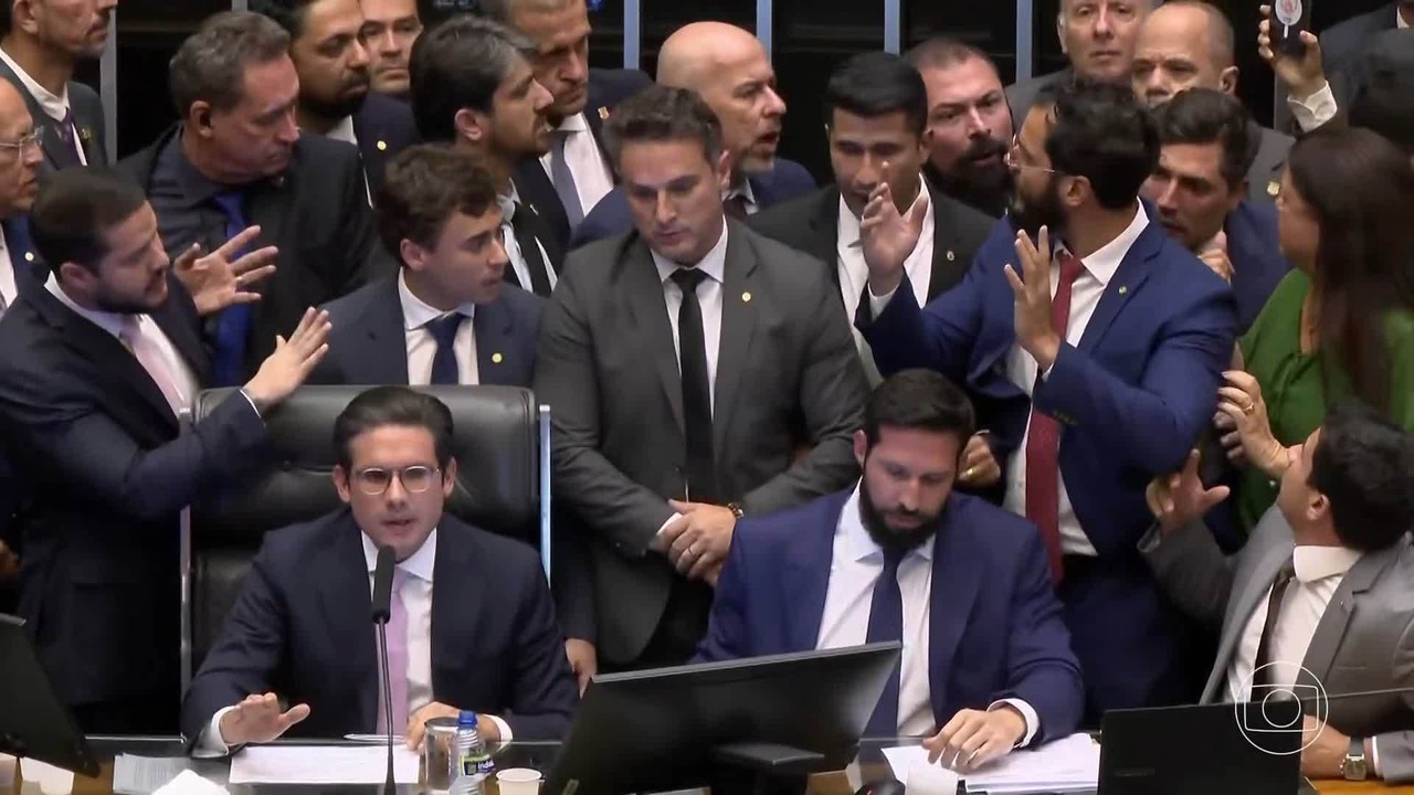 Fim do foro privilegiado une apoiadores de Bolsonaro a deputados da base para atrasar investigações de emendas 