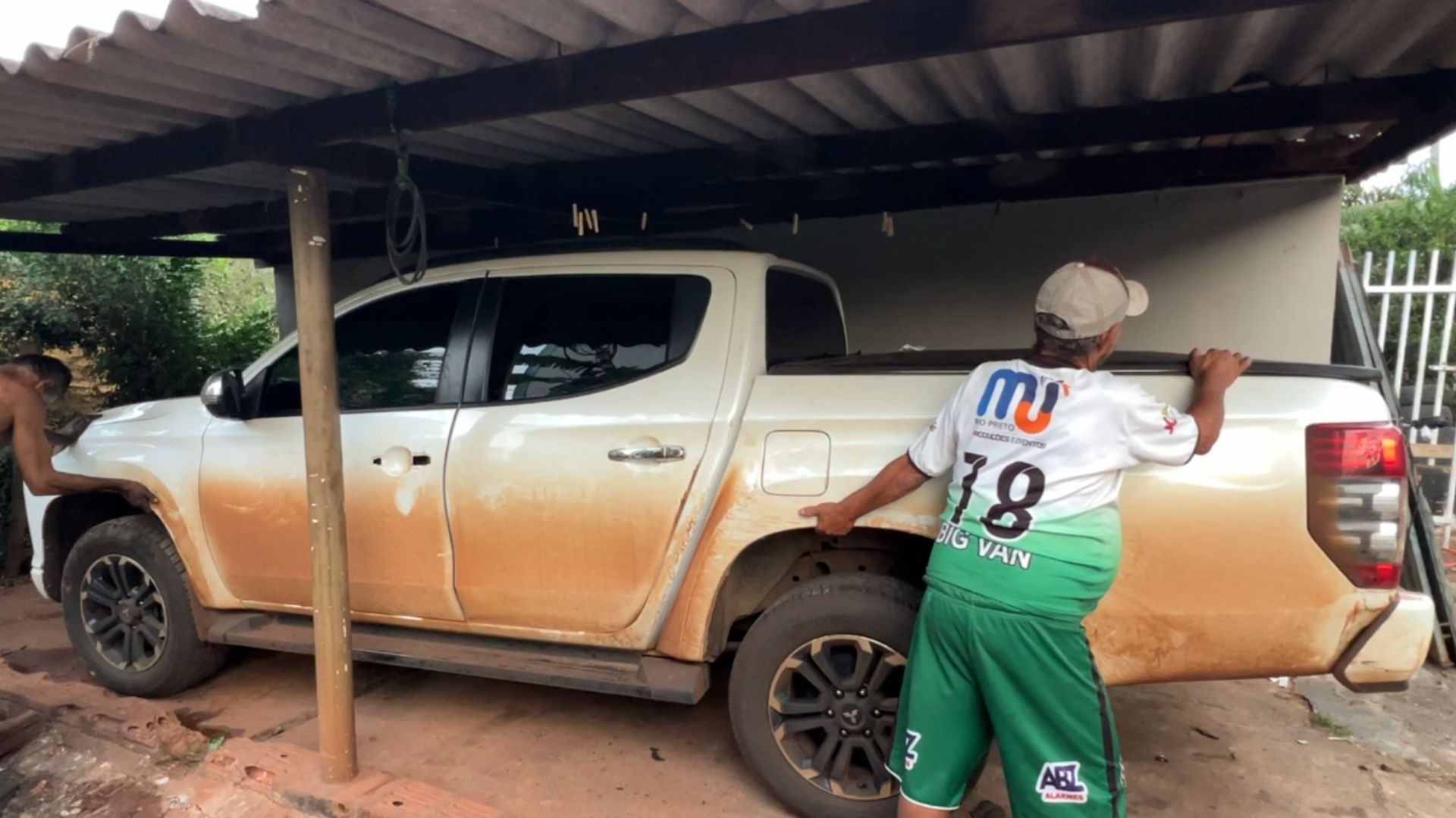 Polícia prende suspeitos de furtar caminhonetes de luxo no interior de SP, adulterar chassis e revender veículos em Minas Gerais  
