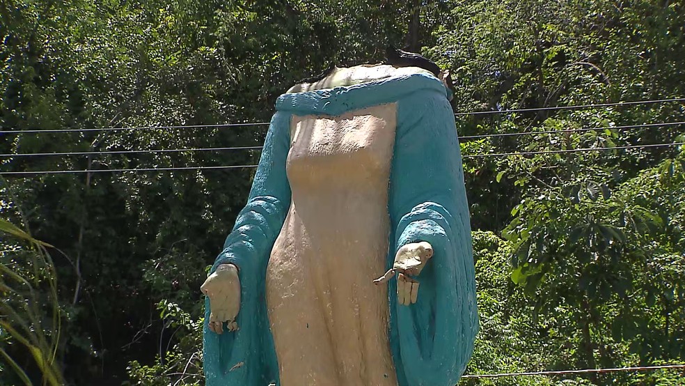 Após vandalismo, estátua de Iemanjá está sem cabeça, em João Pessoa — Foto: TV Cabo Branco