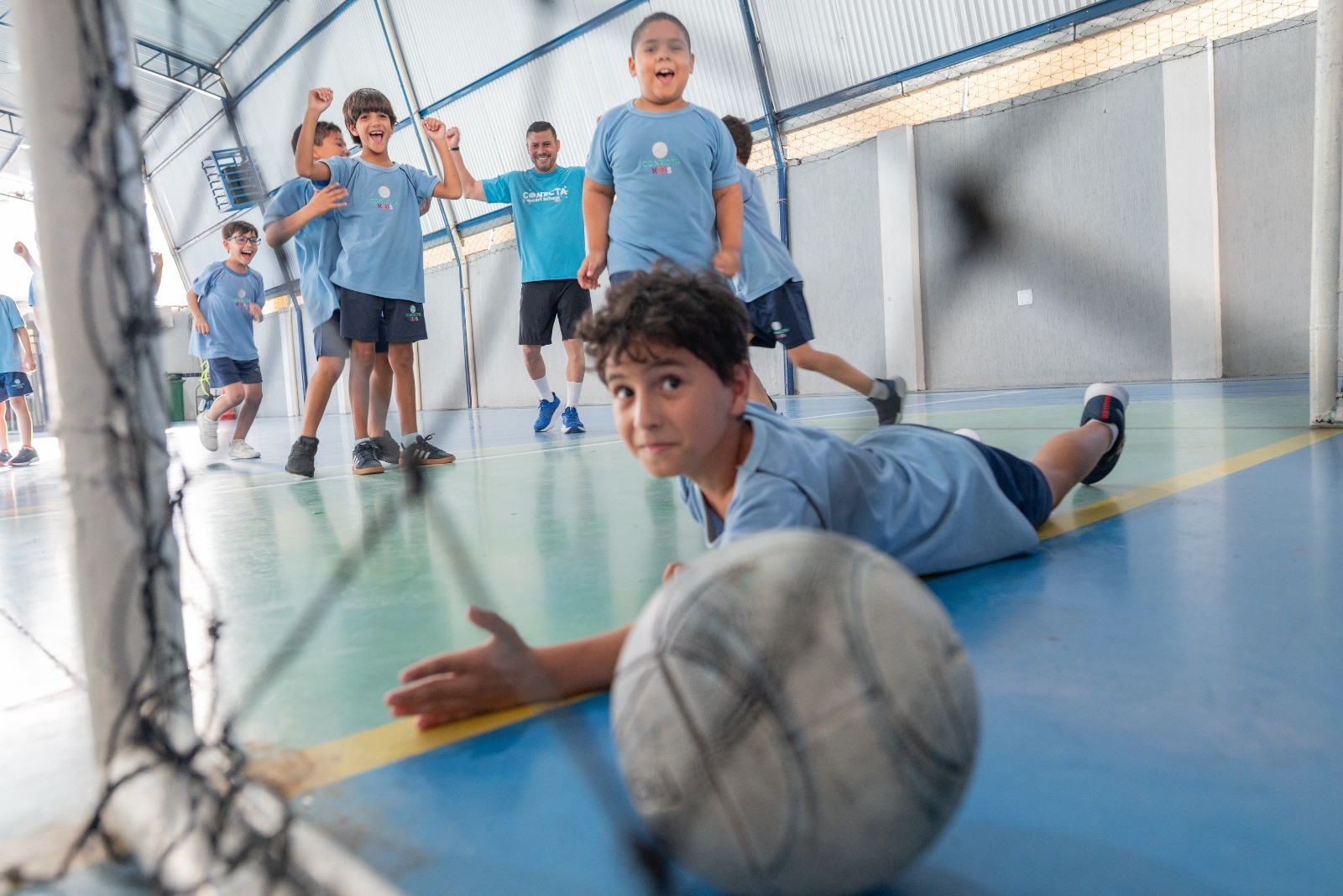 Vôlei, futsal e balé: o esporte faz parte da formação de crianças e adolescentes