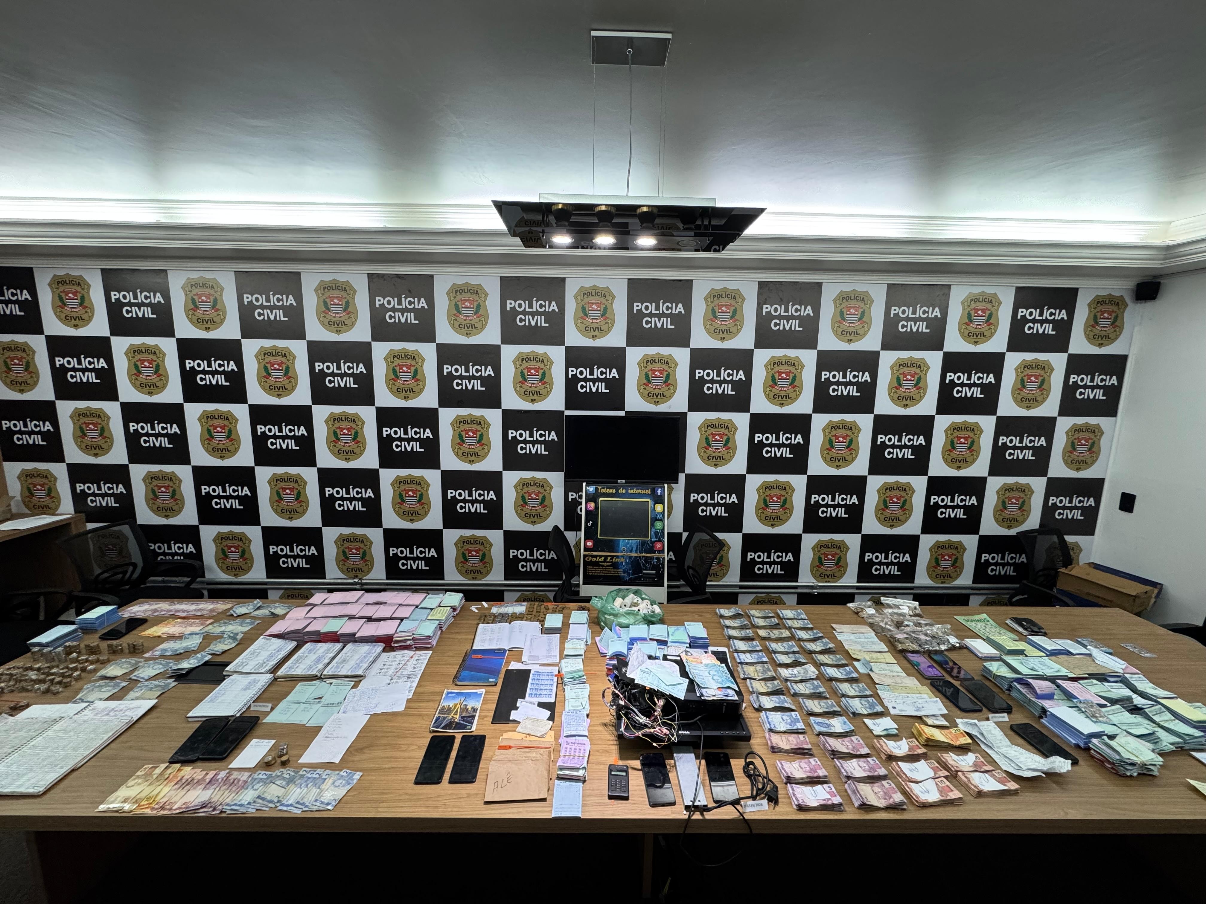 Polícia Civil apreende cerca de R$ 50 mil durante operação contra jogos de azar em Tatuí; duas pessoas foram presas