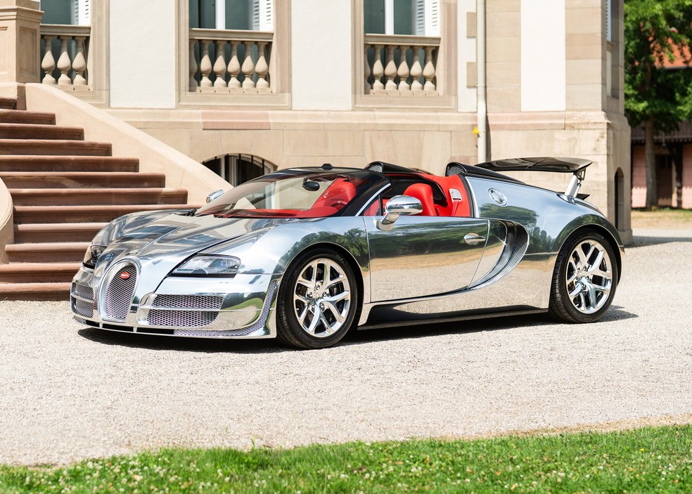 Bugatti restaurou o Veyron Grand Sport Vitesse com carroceria de alumínio polido. — Foto: Divulgação / Bugatti